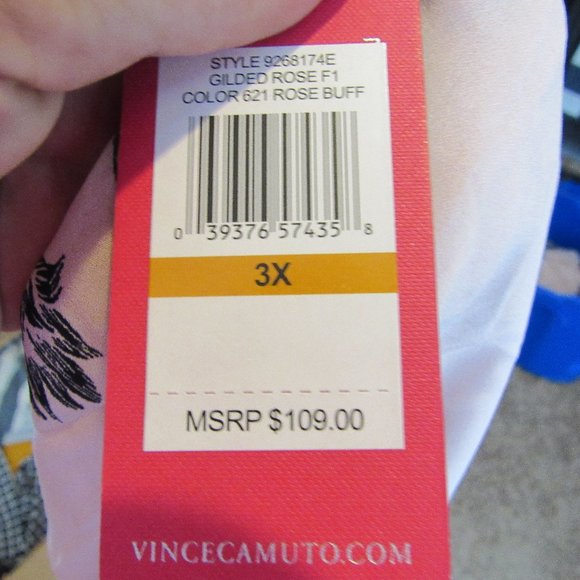 HOST PICK! Vince Cumuto women's pink floral twist top - Picture 13 of 13